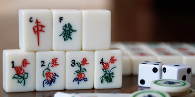 Mạt chược l&agrave; tr&ograve; chơi đ&aacute;nh b&agrave;i với qu&acirc;n l&agrave;m từ sừng, ng&agrave; hay nhựa